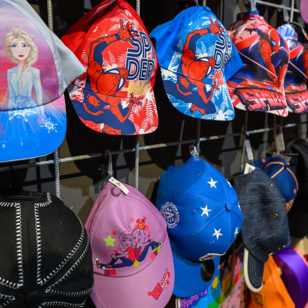 Shop accessories med kendte motiver som Spiderman og Gurli Gris hos Trendy Børnetøj i Taastrup. 